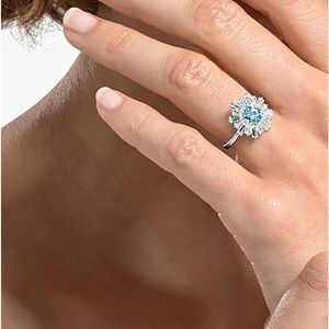 Swarovsky Sunshine Ring Med CZLB/RHS
ANNI 58